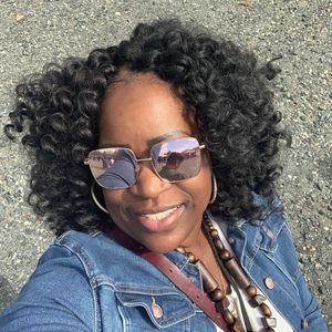 Meet your Posher, Angela